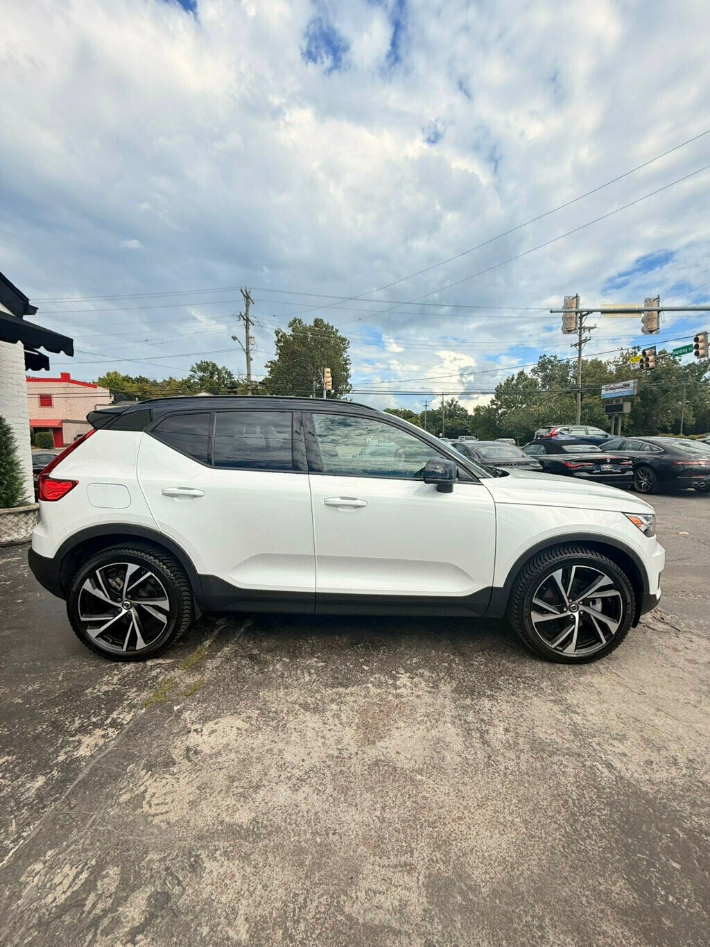 2021 Volvo XC40 R-Design photo 6