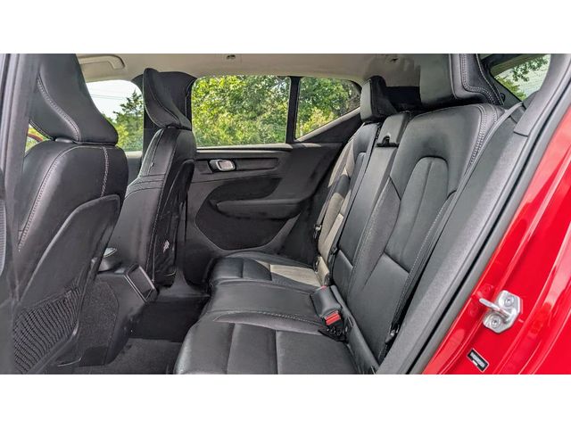 2021 Volvo XC40 Momentum - 22954524 - 15