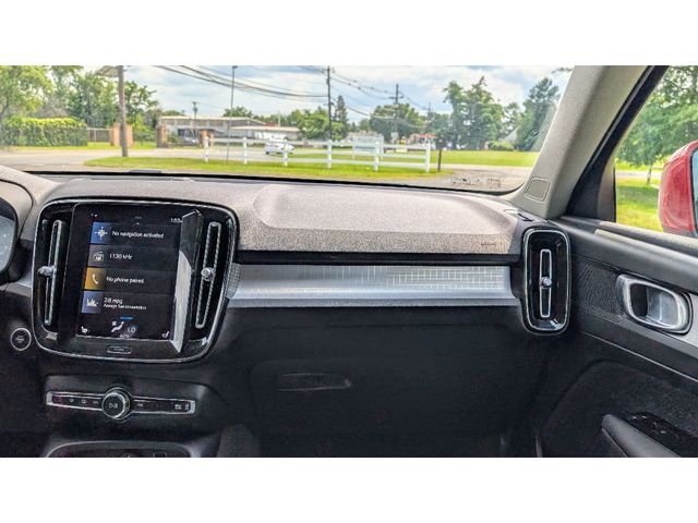 2021 Volvo XC40 Momentum - 22954524 - 25