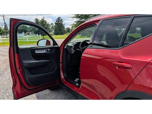 2021 Volvo XC40 Momentum - 22954524 - 8