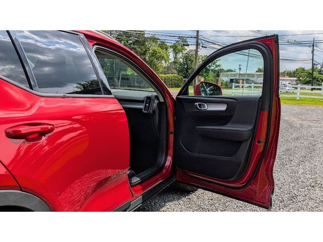 2021 Volvo XC40 Momentum - 22895929 - 10