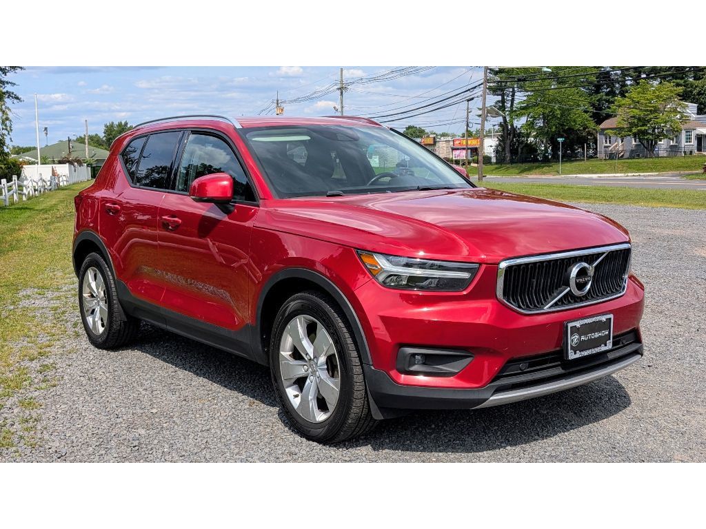 2021 Volvo XC40 Momentum photo 3