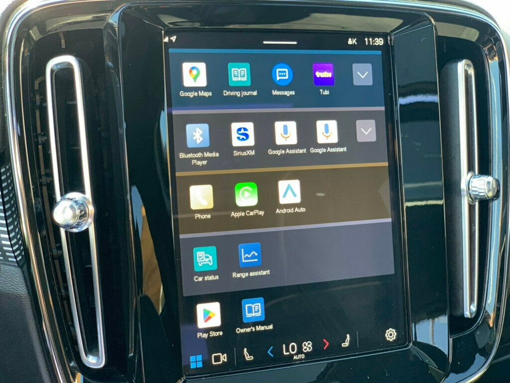 2021 Volvo XC40 Recharge P8 photo 3