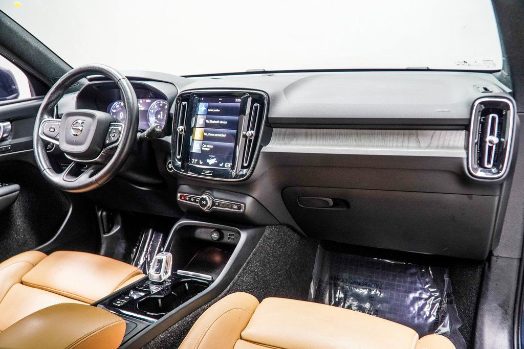 Volvo XC40 photo 16