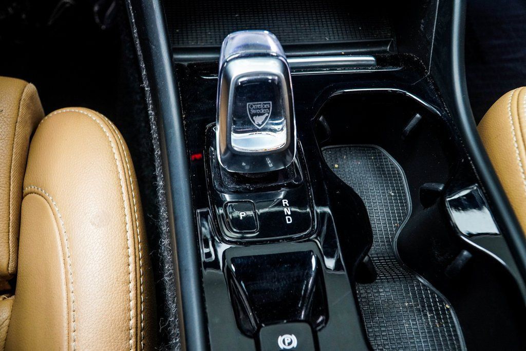 Volvo XC40 photo 18