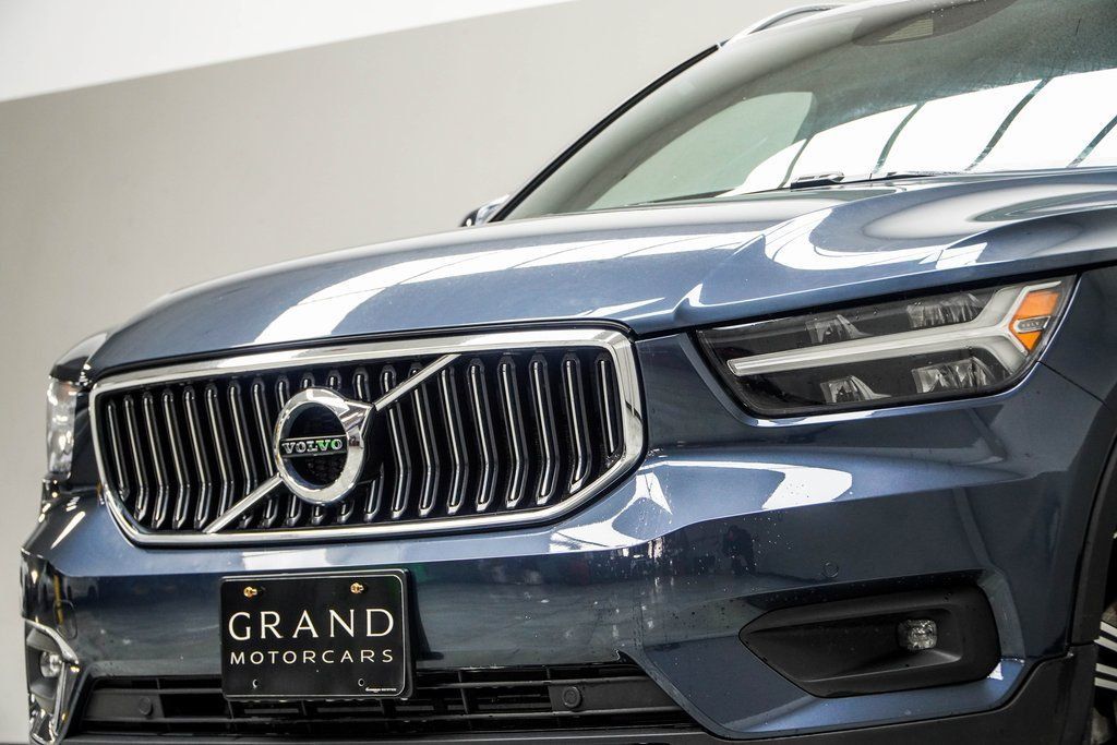 Volvo XC40 photo 2