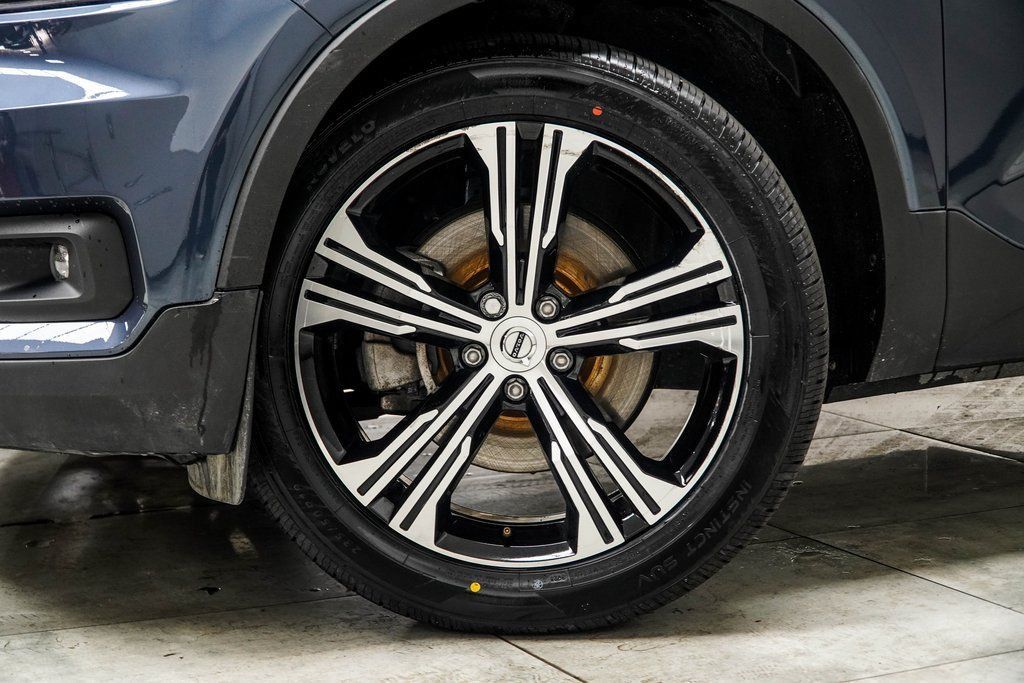 Volvo XC40 photo 3