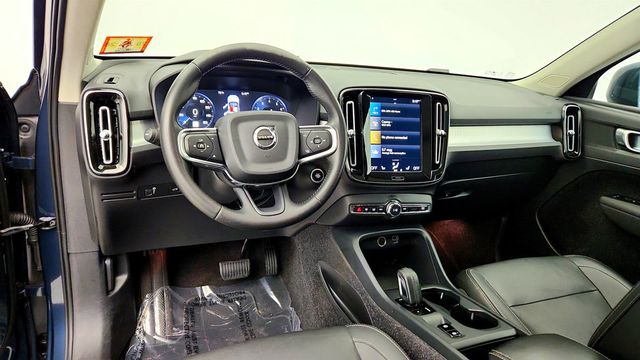 2021 Volvo XC40 T5 AWD Momentum w/ Premium Pkg & Pano Moonroof - 23073864 - 12