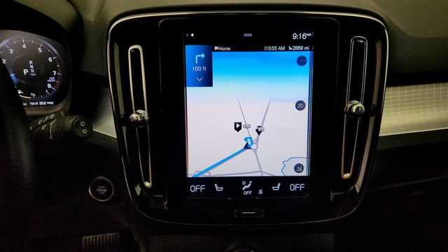 2021 Volvo XC40 T5 AWD Momentum w/ Premium Pkg & Pano Moonroof - 23073864 - 18