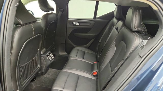 2021 Volvo XC40 T5 AWD Momentum w/ Premium Pkg & Pano Moonroof - 23073864 - 20