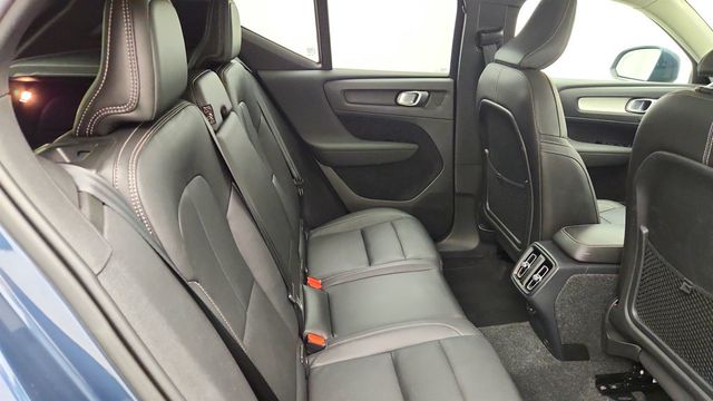 2021 Volvo XC40 T5 AWD Momentum w/ Premium Pkg & Pano Moonroof - 23073864 - 22