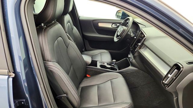 2021 Volvo XC40 T5 AWD Momentum w/ Premium Pkg & Pano Moonroof - 23073864 - 23