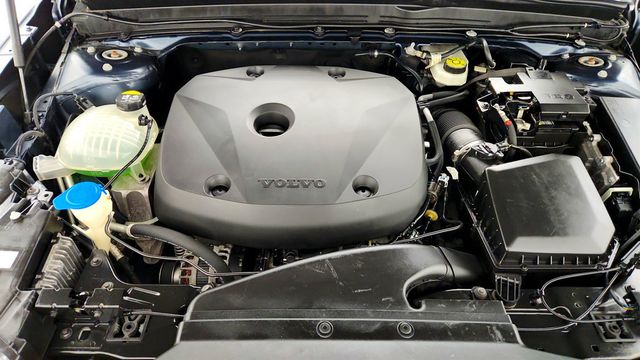 2021 Volvo XC40 T5 AWD Momentum w/ Premium Pkg & Pano Moonroof - 23073864 - 26