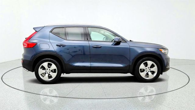 2021 Volvo XC40 T5 AWD Momentum w/ Premium Pkg & Pano Moonroof - 23073864 - 3