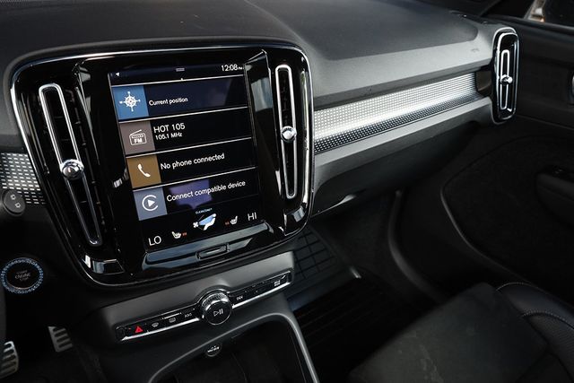 2021 VOLVO XC40 T5 AWD R-Design - 22992660 - 24