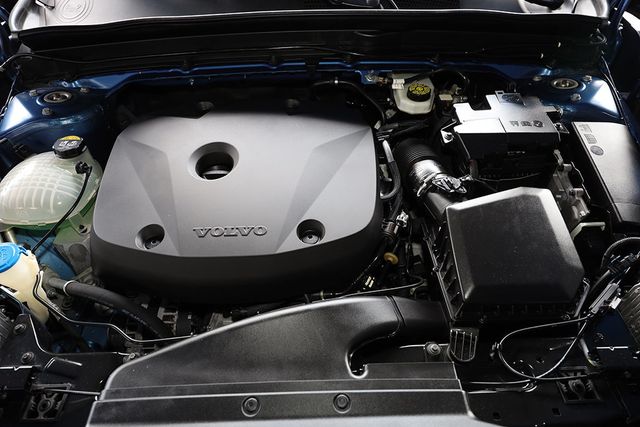 2021 VOLVO XC40 T5 AWD R-Design - 22992660 - 33