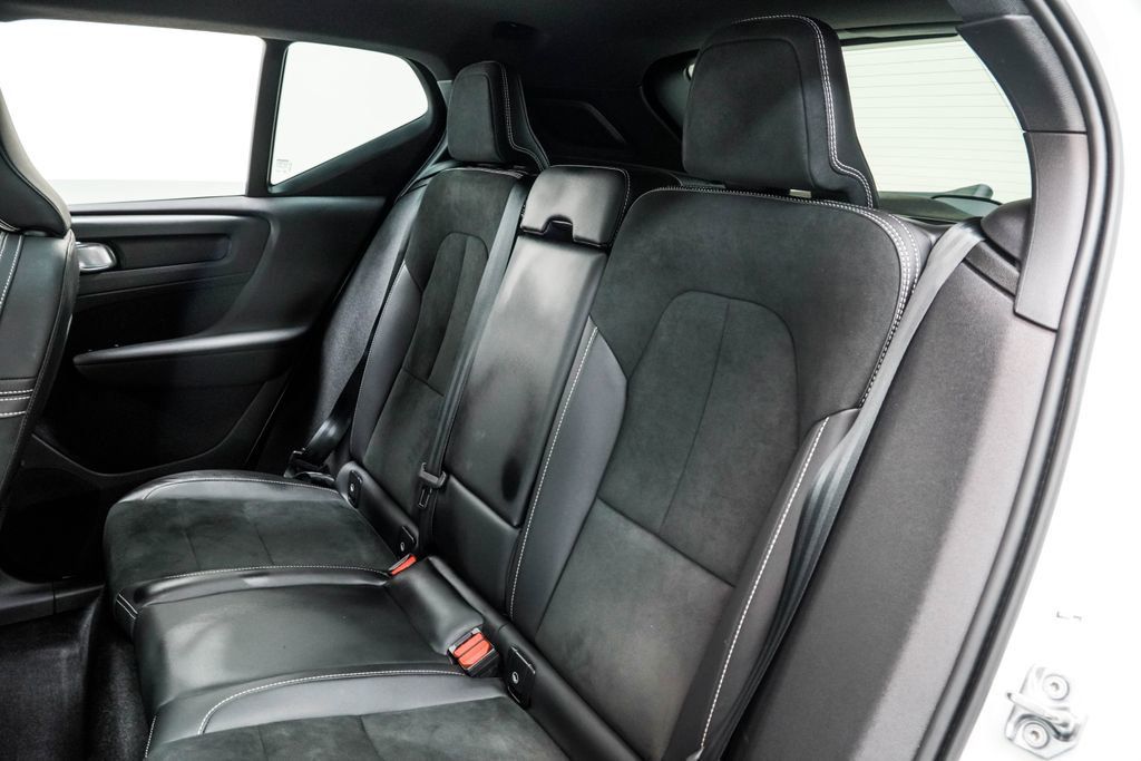 Volvo XC40 photo 17