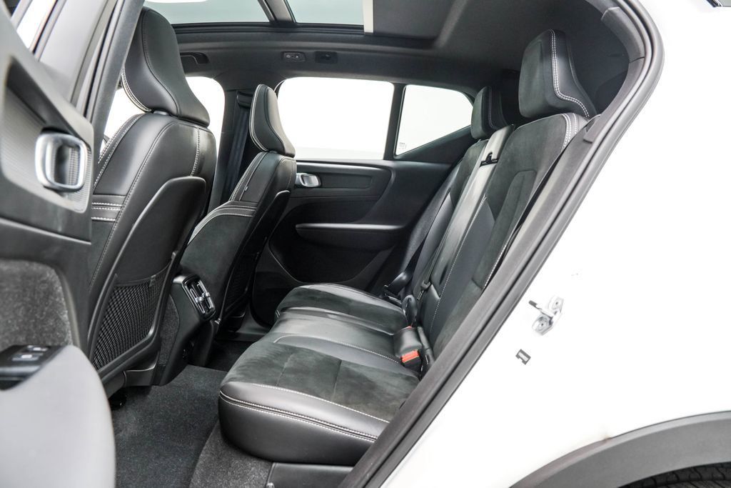 Volvo XC40 photo 18
