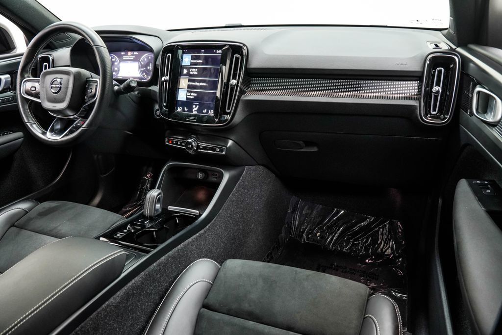 Volvo XC40 photo 22