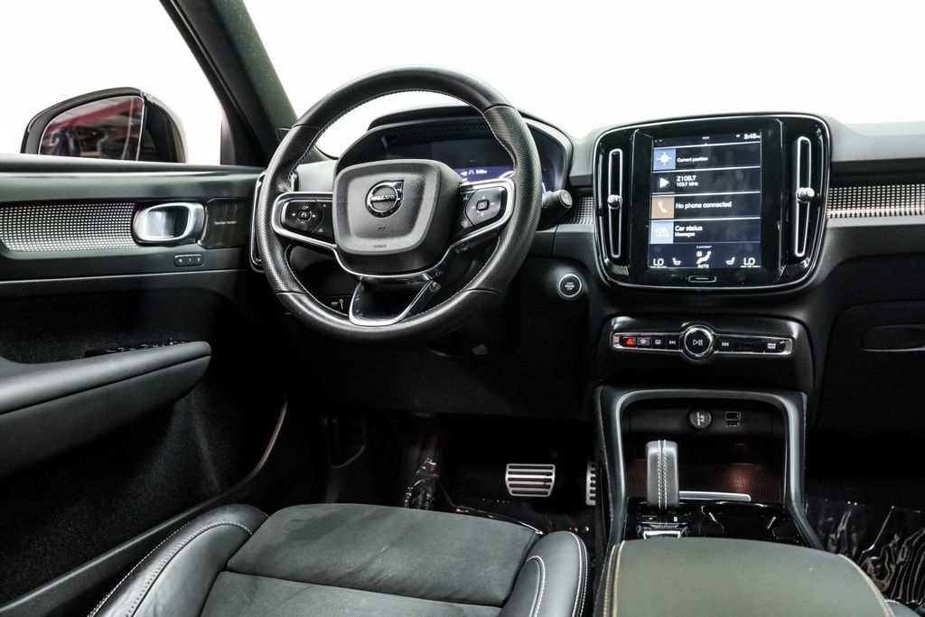 Volvo XC40 photo 24