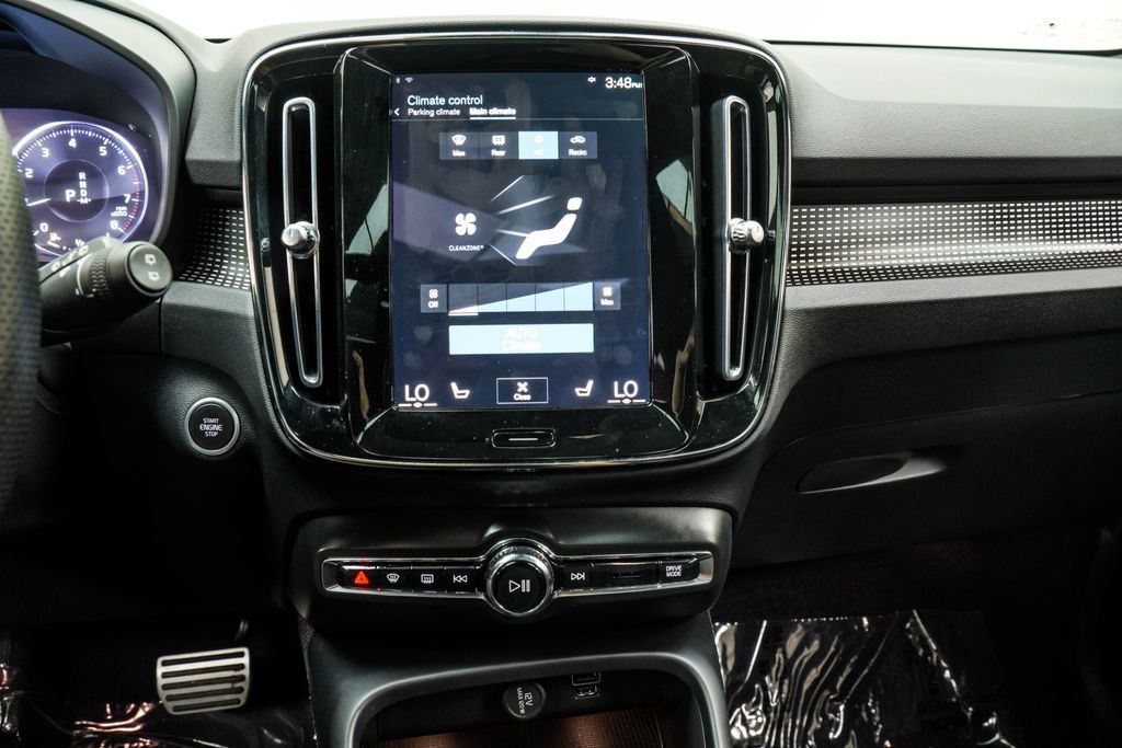 Volvo XC40 photo 26