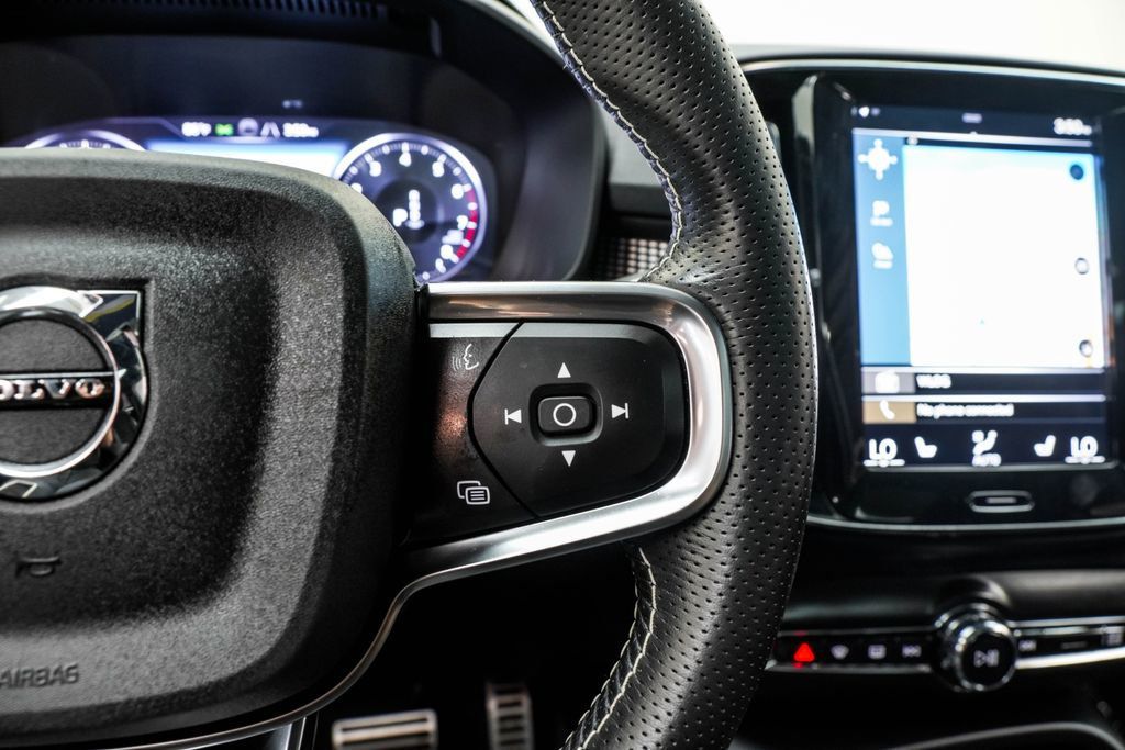 Volvo XC40 photo 37