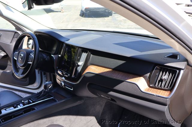 2021 Volvo XC60 T5 AWD Momentum - 23023761 - 19