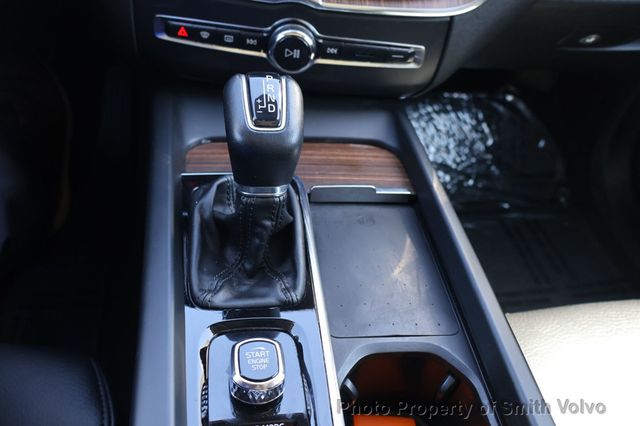 2021 Volvo XC60 T5 AWD Momentum - 23023761 - 26