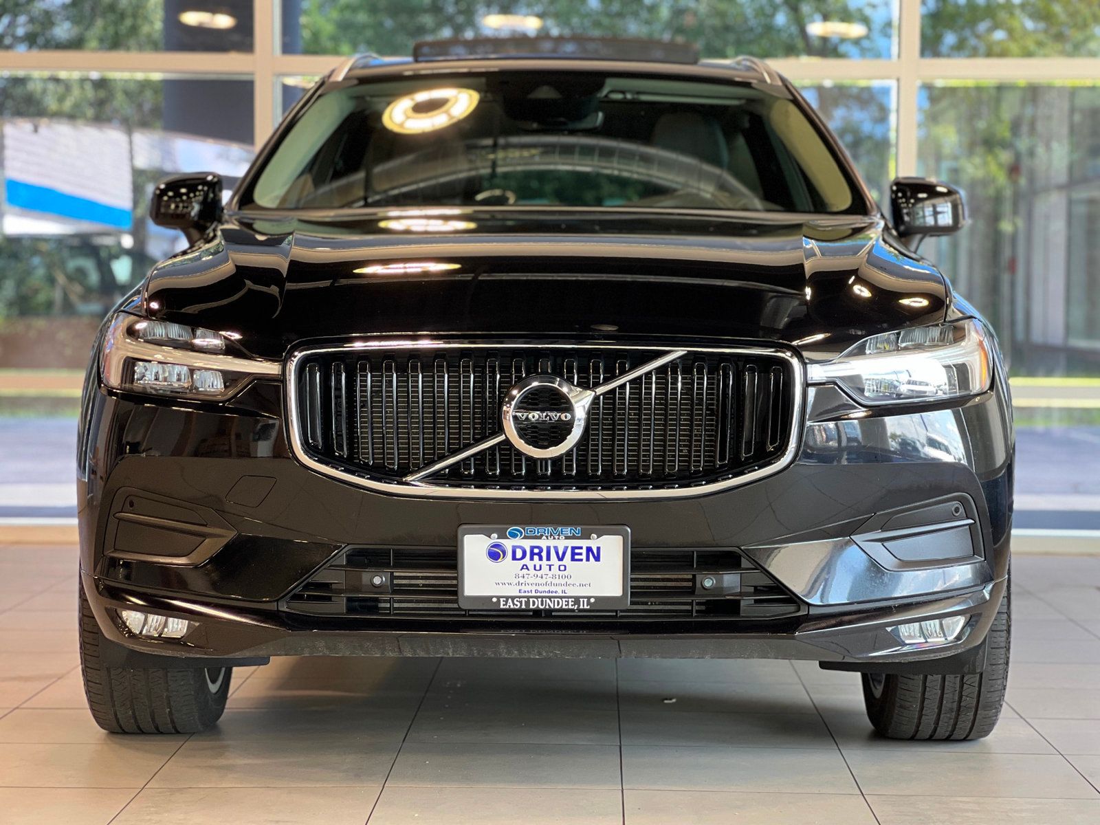 2021 Volvo XC60 T6 Momentum photo 2
