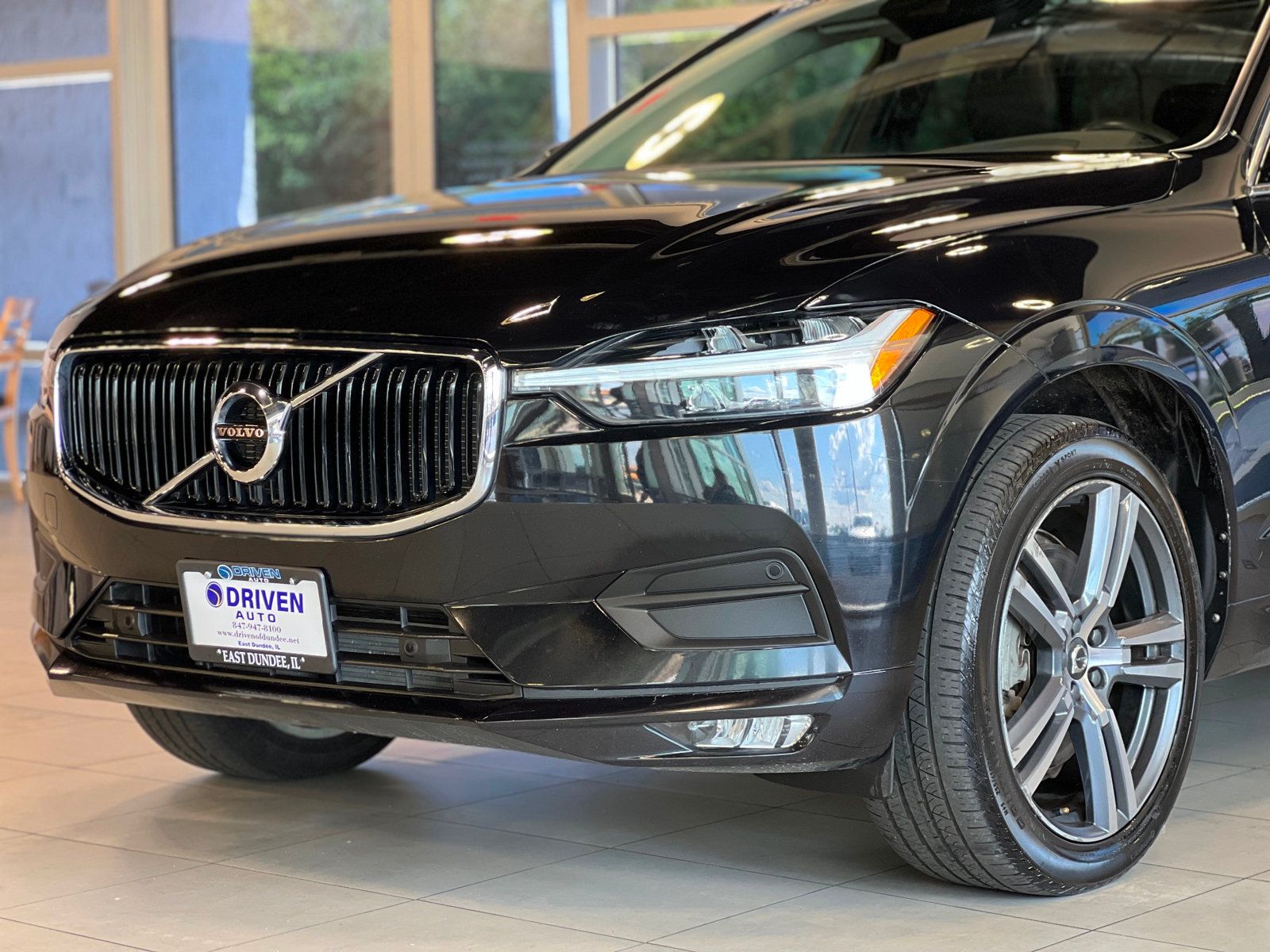 2021 Volvo XC60 T6 Momentum photo 3