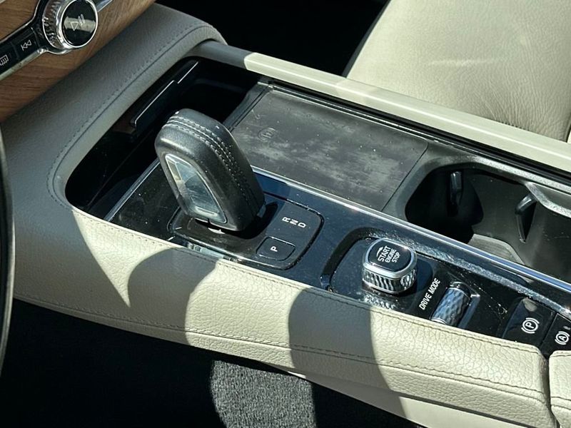 2021 Volvo XC90 Recharge T8 eAWD PHEV Inscription Expression 6P - 22918199 - 17