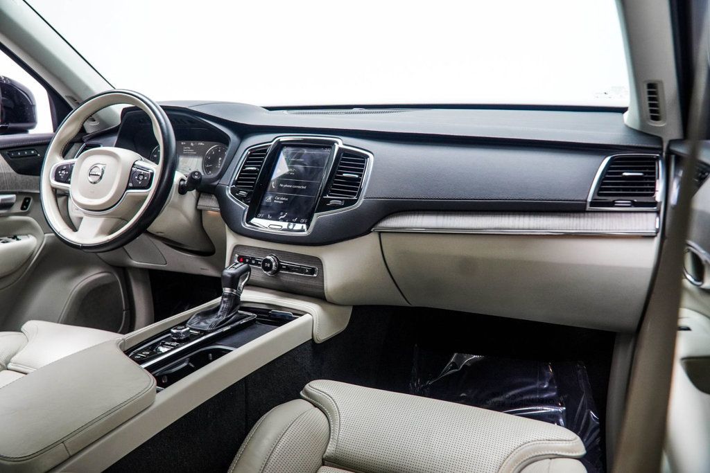 Volvo XC90 photo 19