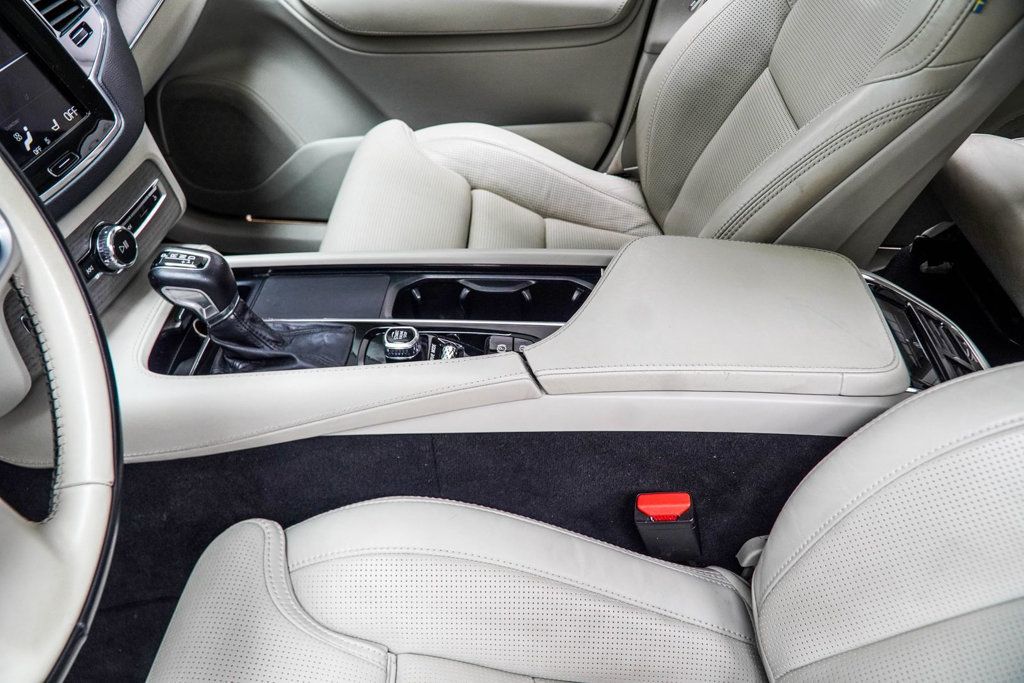 Volvo XC90 photo 20