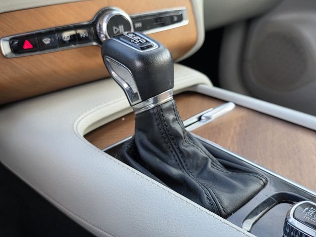 2021 Volvo XC90 T6 AWD Momentum 6P - 23007984 - 22