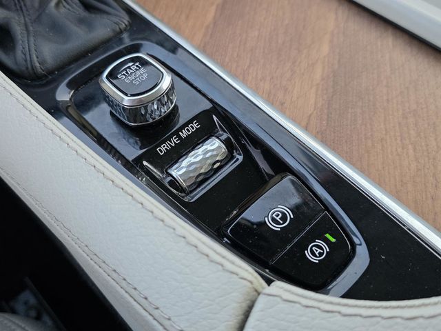 2021 Volvo XC90 T6 AWD Momentum 6P - 23007984 - 23