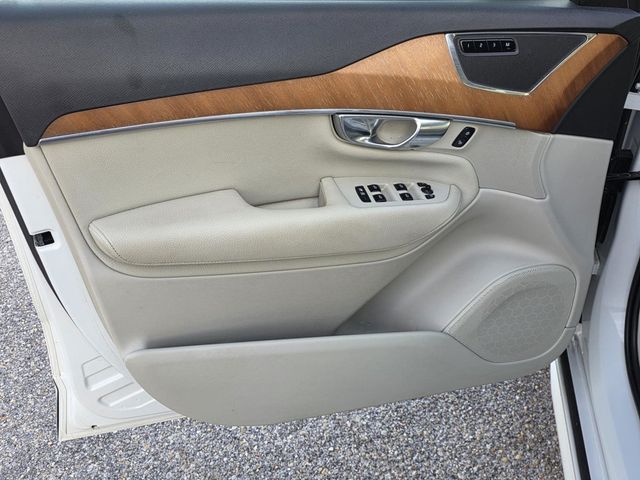 2021 Volvo XC90 T6 AWD Momentum 6P - 23007984 - 32