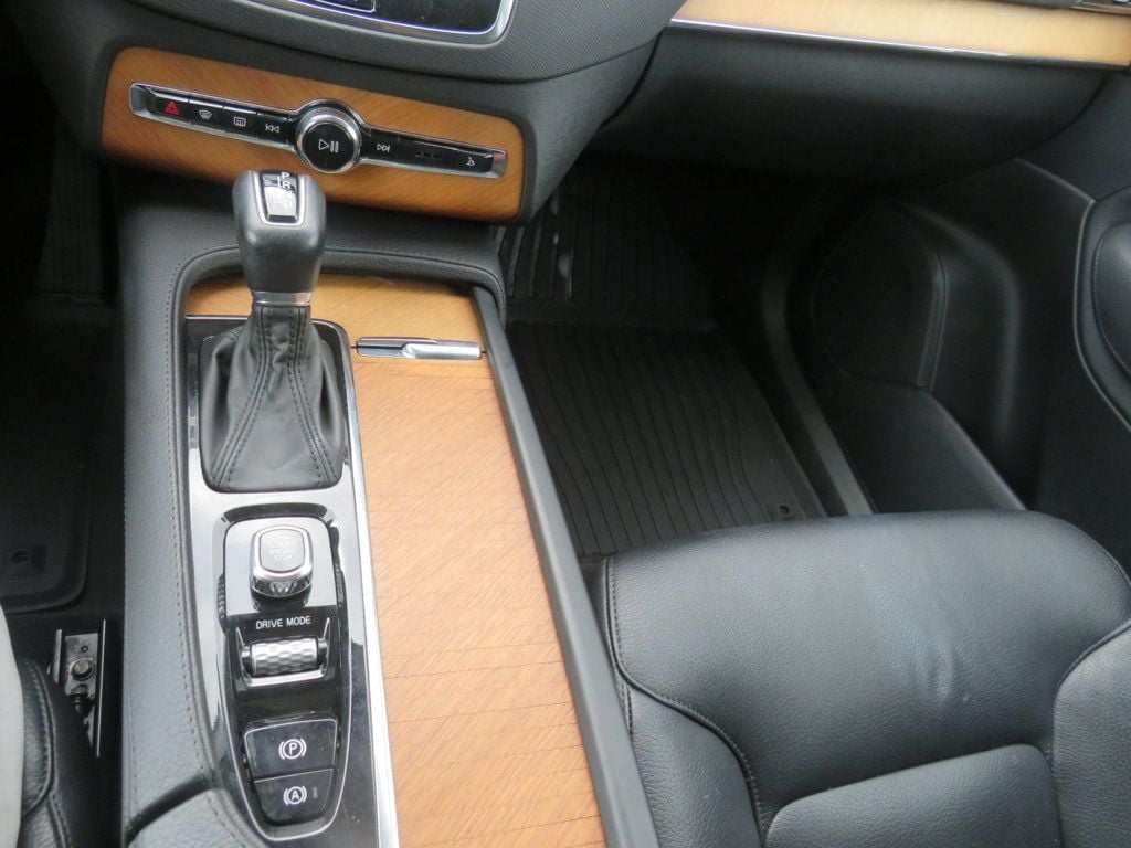 Volvo XC90 photo 12