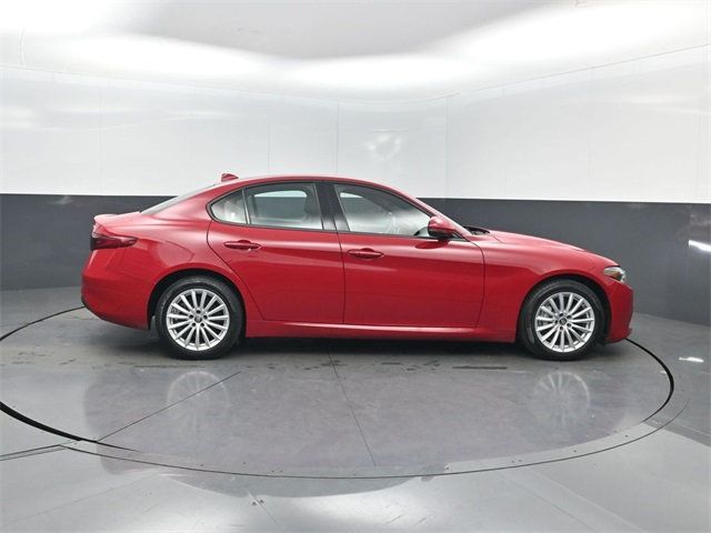 2022 Alfa Romeo Giulia AWD - 22960261 - 35