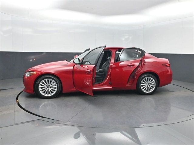 2022 Alfa Romeo Giulia AWD - 22960261 - 41