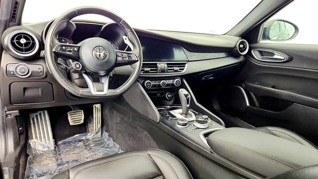 2022 Alfa Romeo Giulia Sprint AWD with Dual-Pane Sunroof - 22978255 - 12