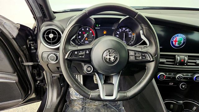 2022 Alfa Romeo Giulia Sprint AWD with Dual-Pane Sunroof - 22978255 - 13
