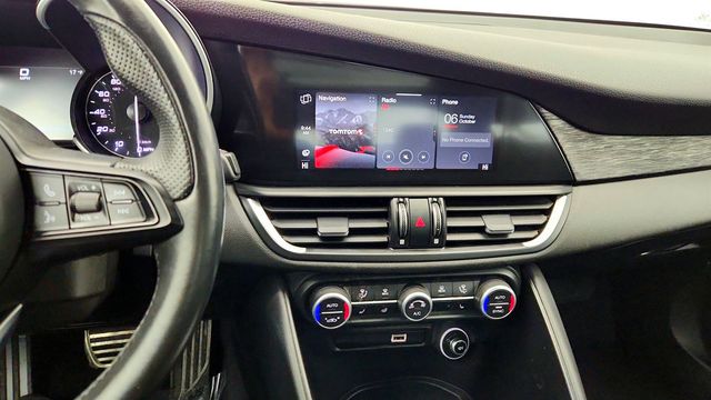 2022 Alfa Romeo Giulia Sprint AWD with Dual-Pane Sunroof - 22978255 - 17