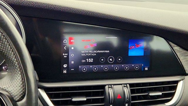 2022 Alfa Romeo Giulia Sprint AWD with Dual-Pane Sunroof - 22978255 - 18