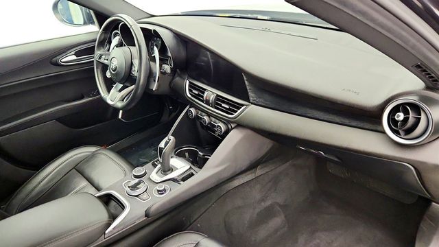 2022 Alfa Romeo Giulia Sprint AWD with Dual-Pane Sunroof - 22978255 - 25