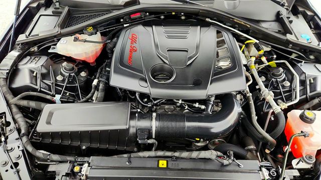 2022 Alfa Romeo Giulia Sprint AWD with Dual-Pane Sunroof - 22978255 - 27