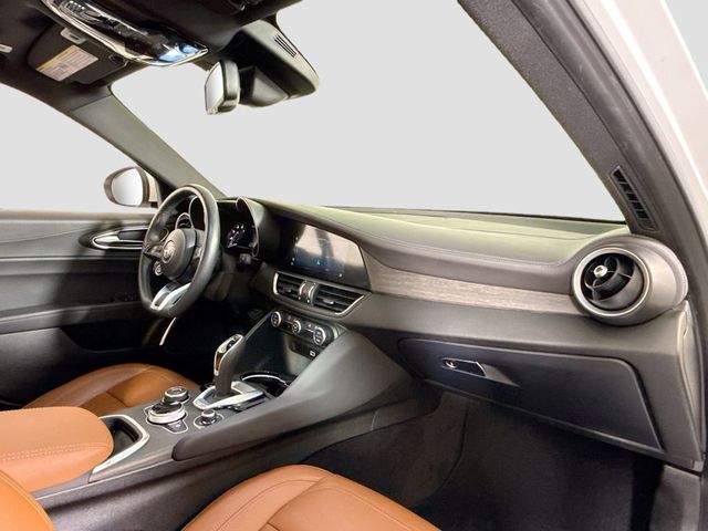 2022 Alfa Romeo Giulia Ti - 23040421 - 14