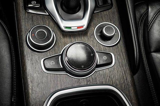 2022 Alfa Romeo Giulia Ti - 22953555 - 17