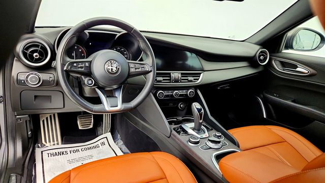 2022 Alfa Romeo Giulia Ti AWD with 19'' Aluminum Wheels & Leather Seats - 22971170 - 12