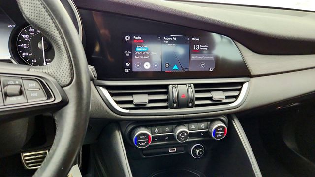 2022 Alfa Romeo Giulia Ti AWD with 19'' Aluminum Wheels & Leather Seats - 22971170 - 17