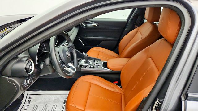 2022 Alfa Romeo Giulia Ti AWD with 19'' Aluminum Wheels & Leather Seats - 22971170 - 20